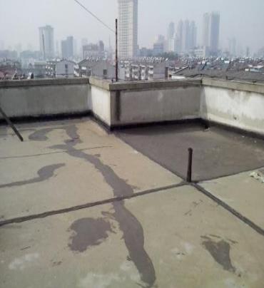 郑州上街区漏水维修 楼顶漏水是什么原因，楼顶漏水维修方法是什么?